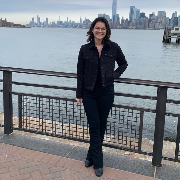 Meet your Posher, Jade - Picture 1 of 1